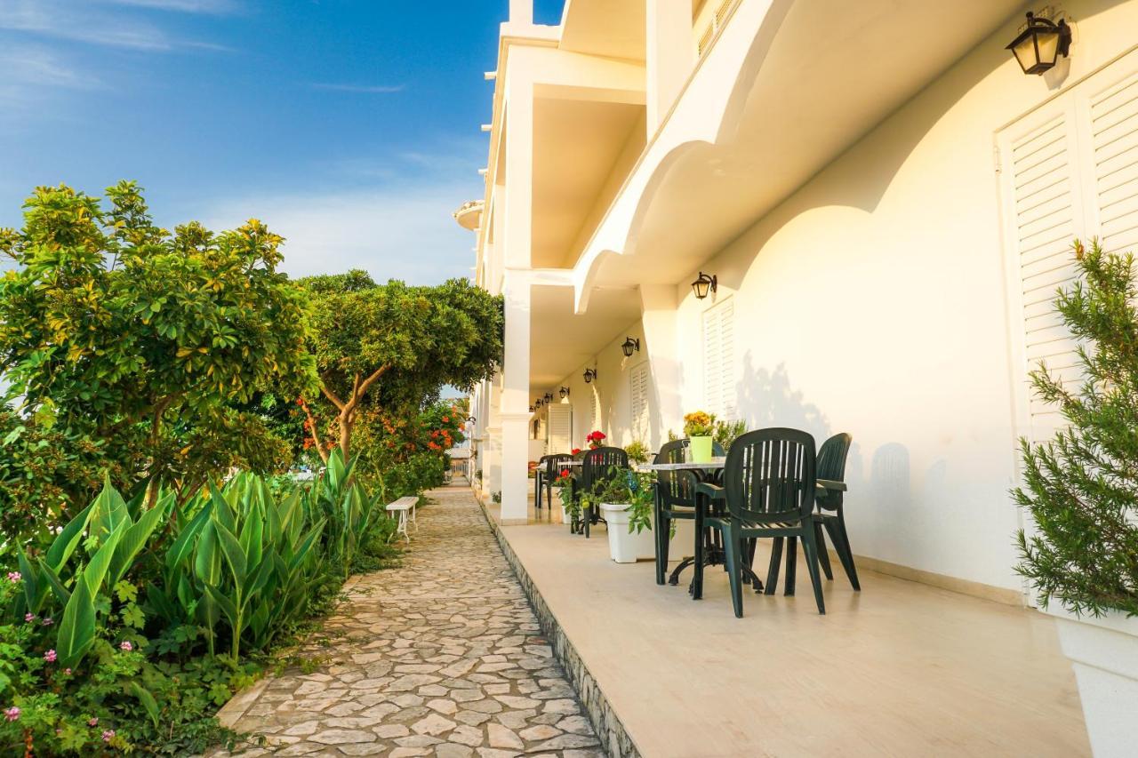 Cubaneros Holiday Inn Laganas Exterior foto